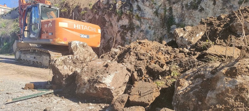 immagine notizia (ptn) Calvi dell’Umbria, iniziati i lavori di bonifica e messa in sicurezza sul tratto urbano della Sp 18 interessato da una frana: provvedimenti anche per alcune scuole